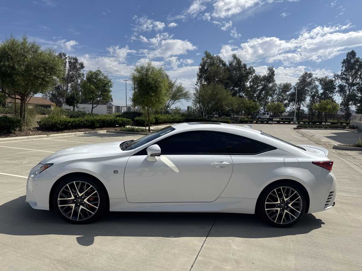 2017 Lexus RC 200t photo 2