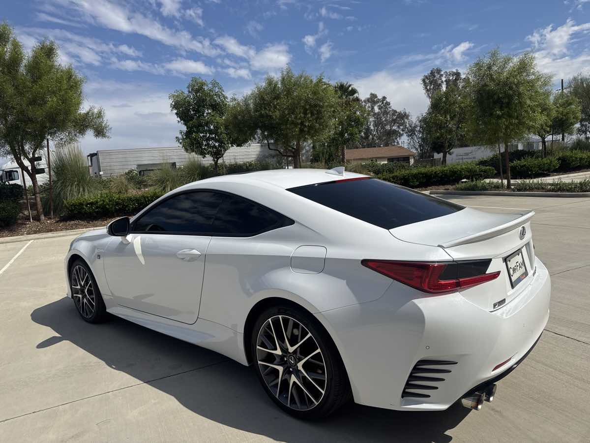 2017 Lexus RC 200t photo 3