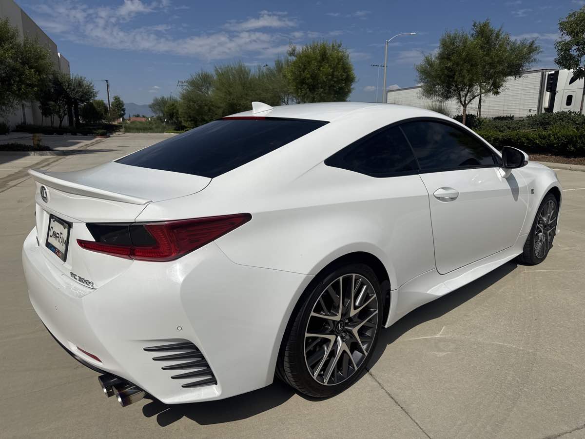 2017 Lexus RC 200t photo 5