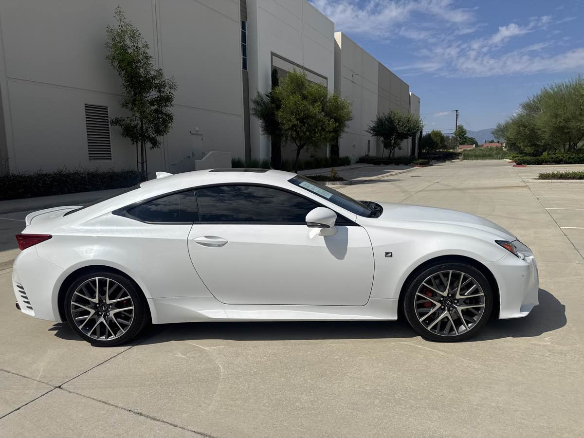 2017 Lexus RC 200t photo 6