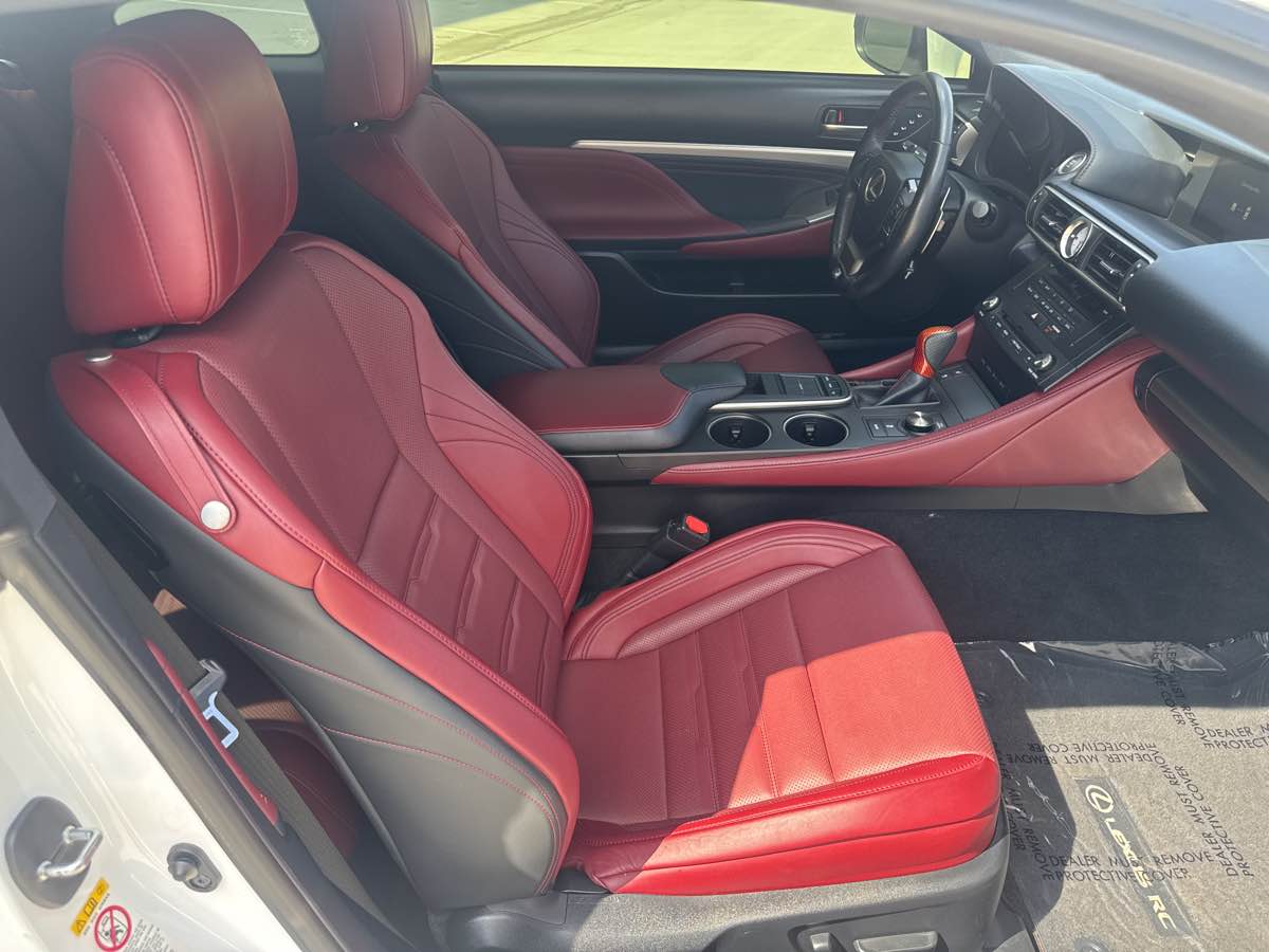 2017 Lexus RC 200t photo 14