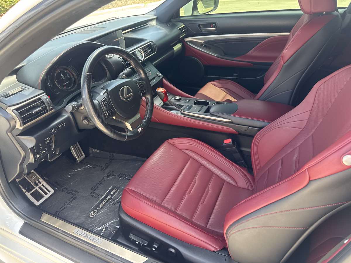 2017 Lexus RC 200t photo 17