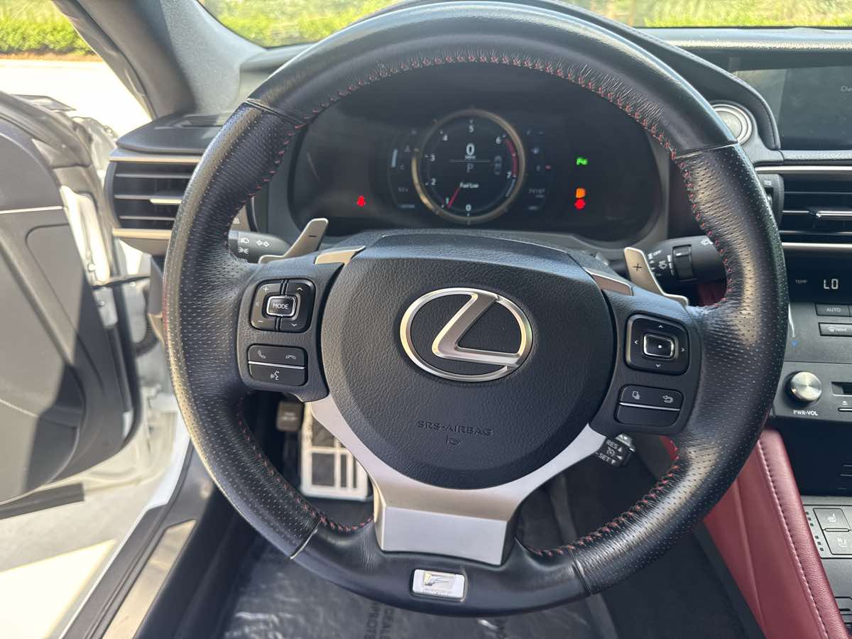 2017 Lexus RC 200t photo 19