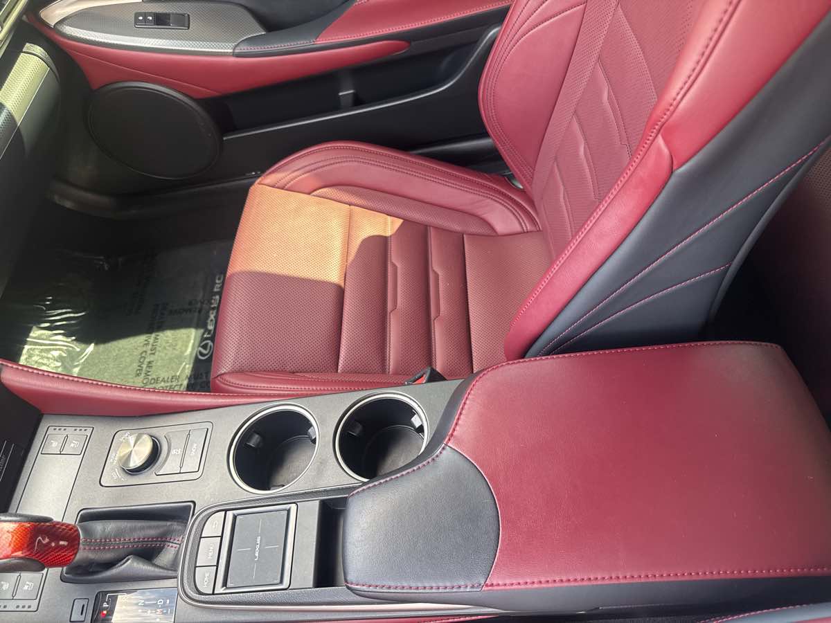 2017 Lexus RC 200t photo 24