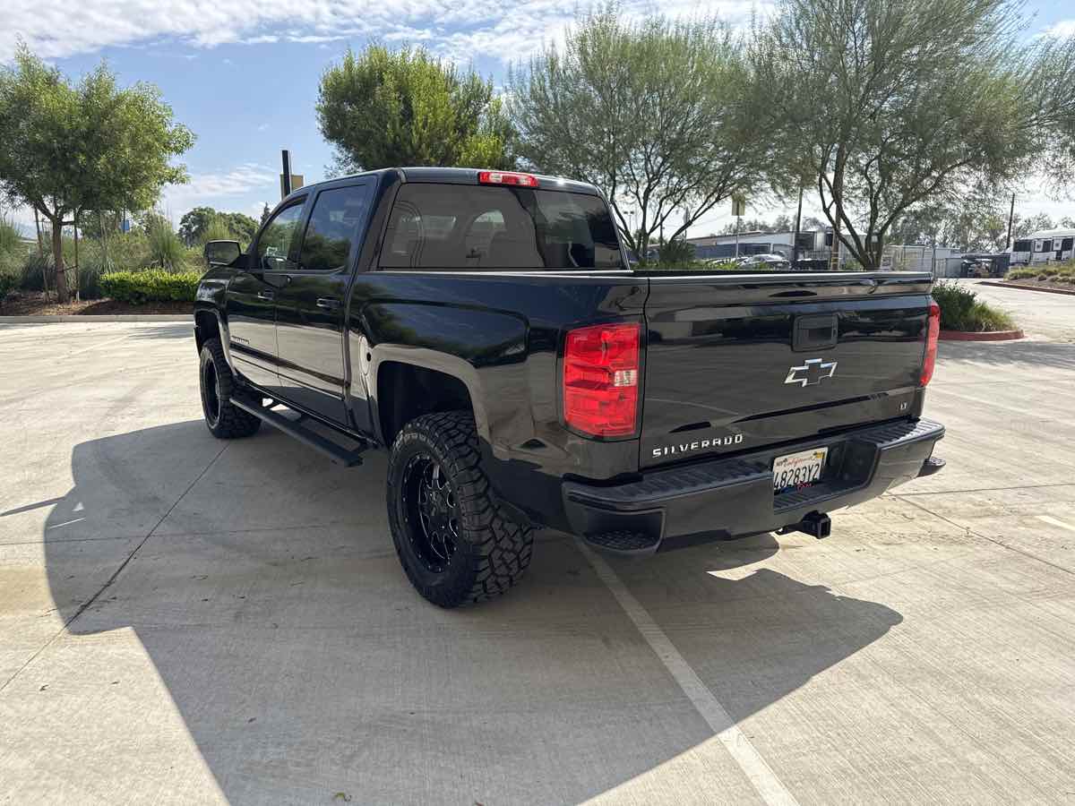 2017 Chevrolet Silverado 1500 LT photo 3