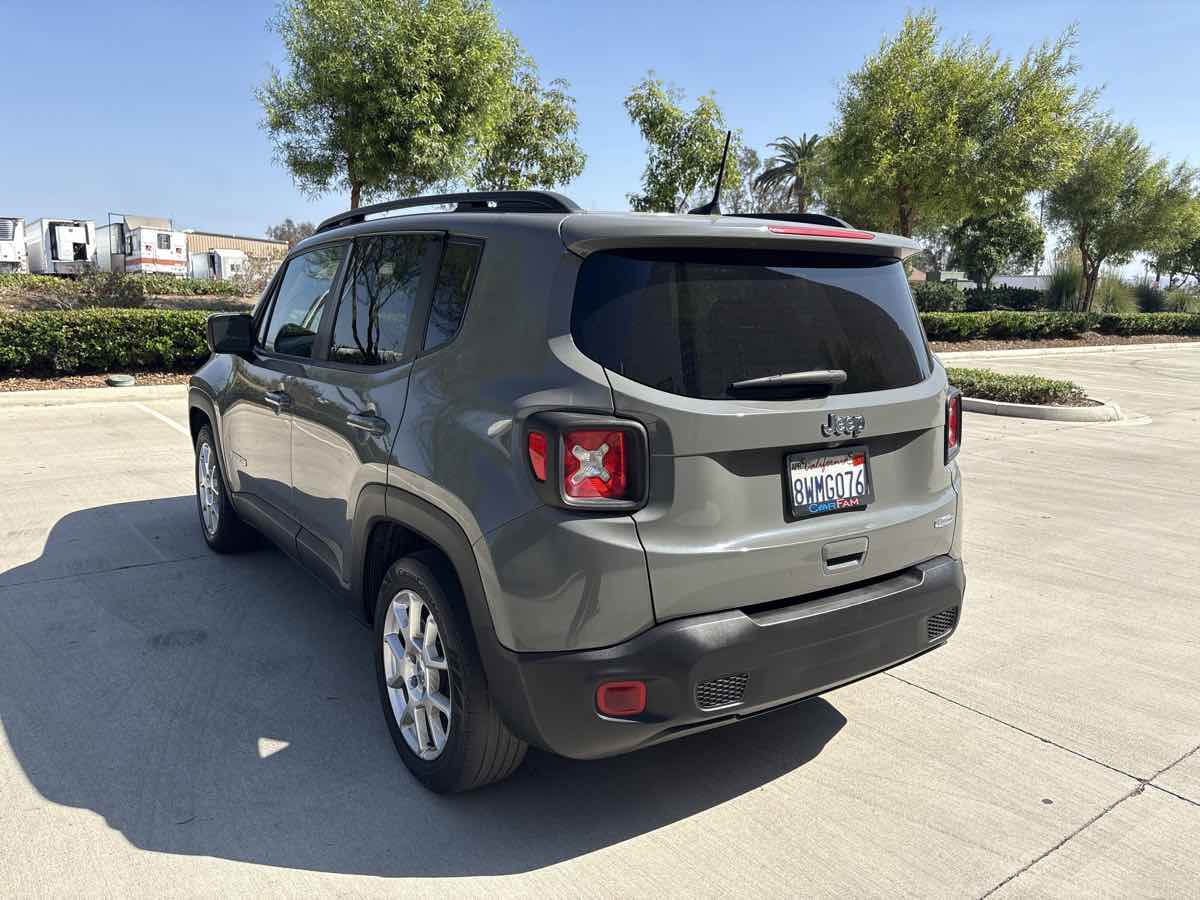 2021 Jeep Renegade Latitude photo 2