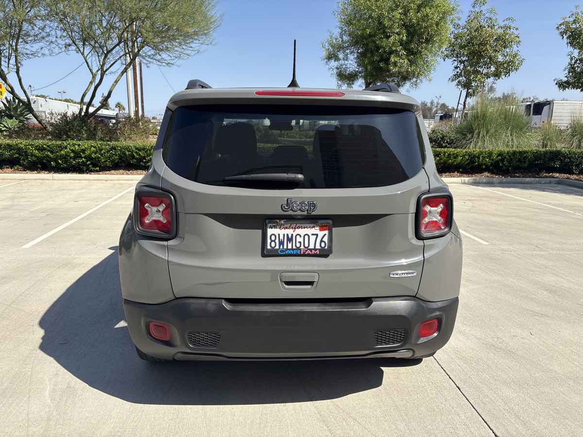 2021 Jeep Renegade Latitude photo 3