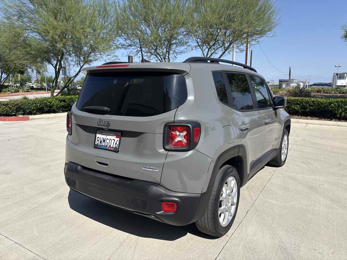 2021 Jeep Renegade Latitude photo 4