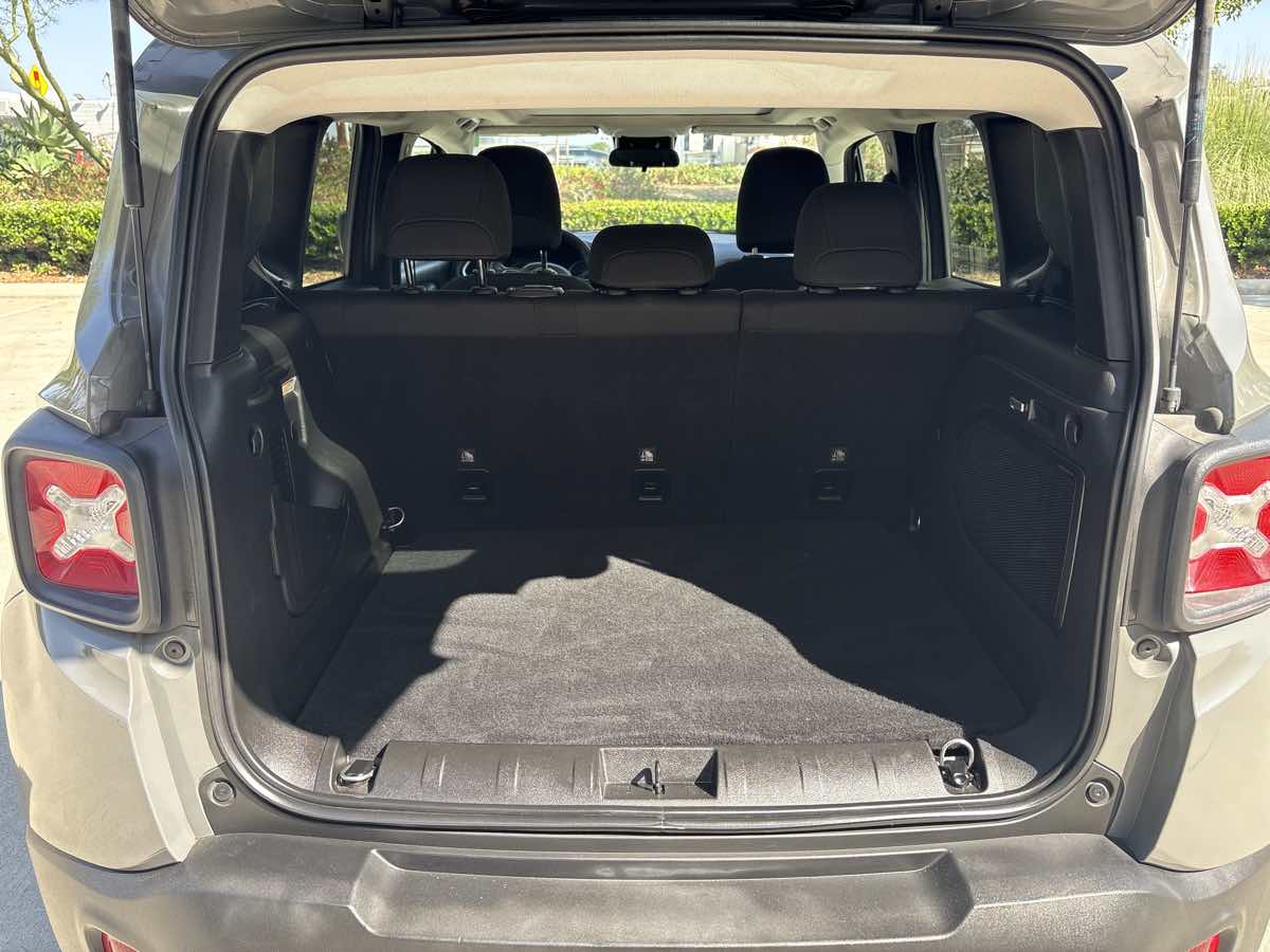 2021 Jeep Renegade Latitude photo 9