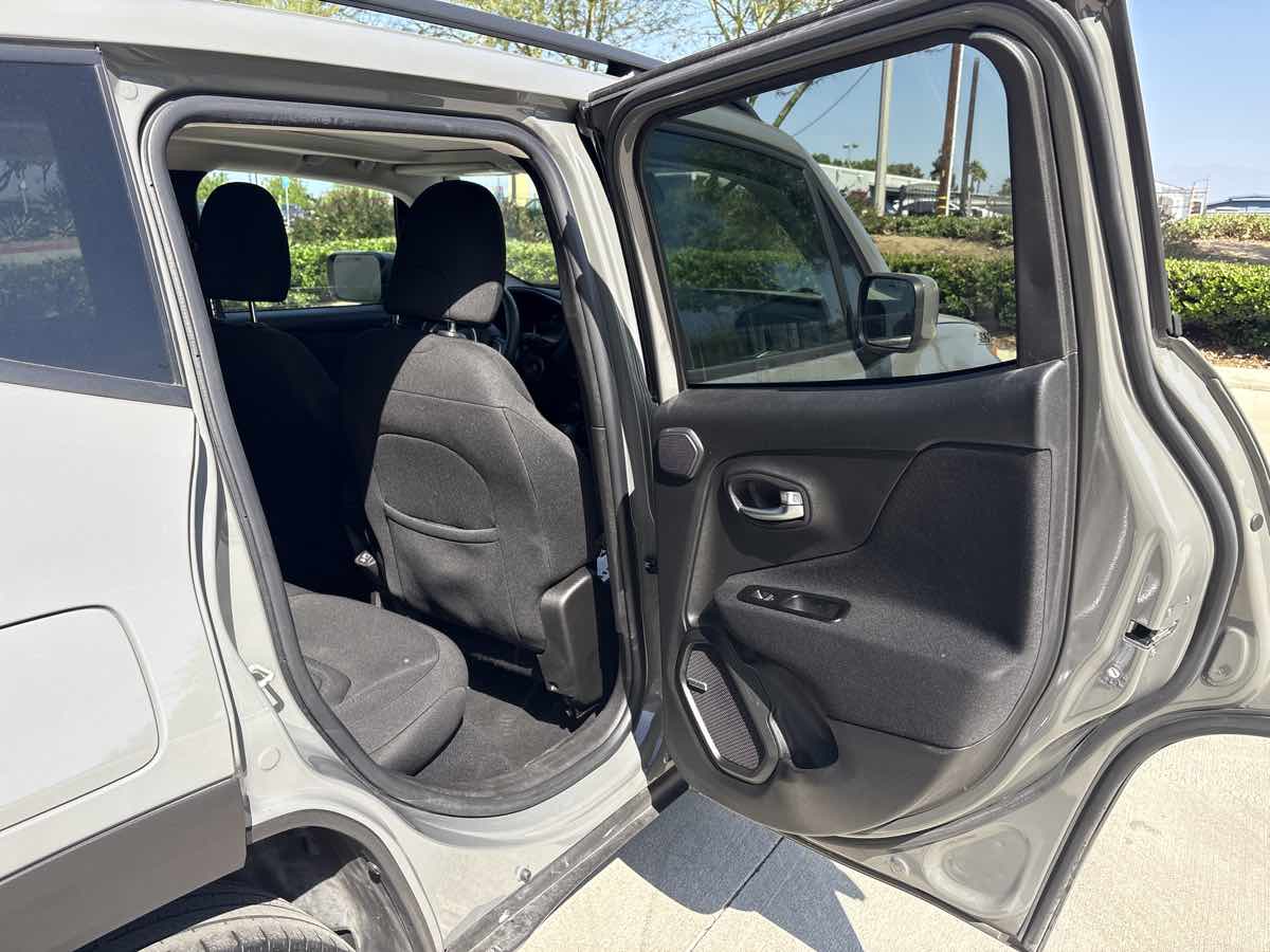 2021 Jeep Renegade Latitude photo 12