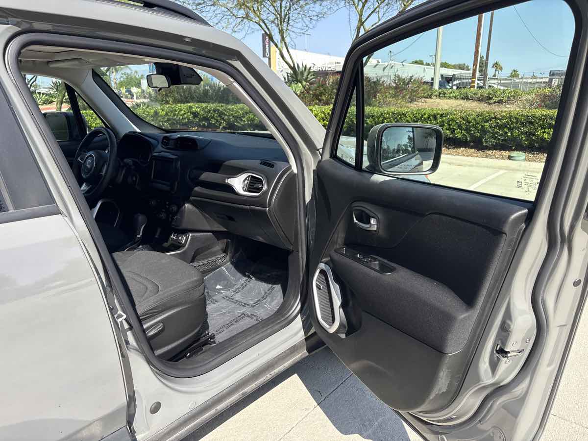 2021 Jeep Renegade Latitude photo 14