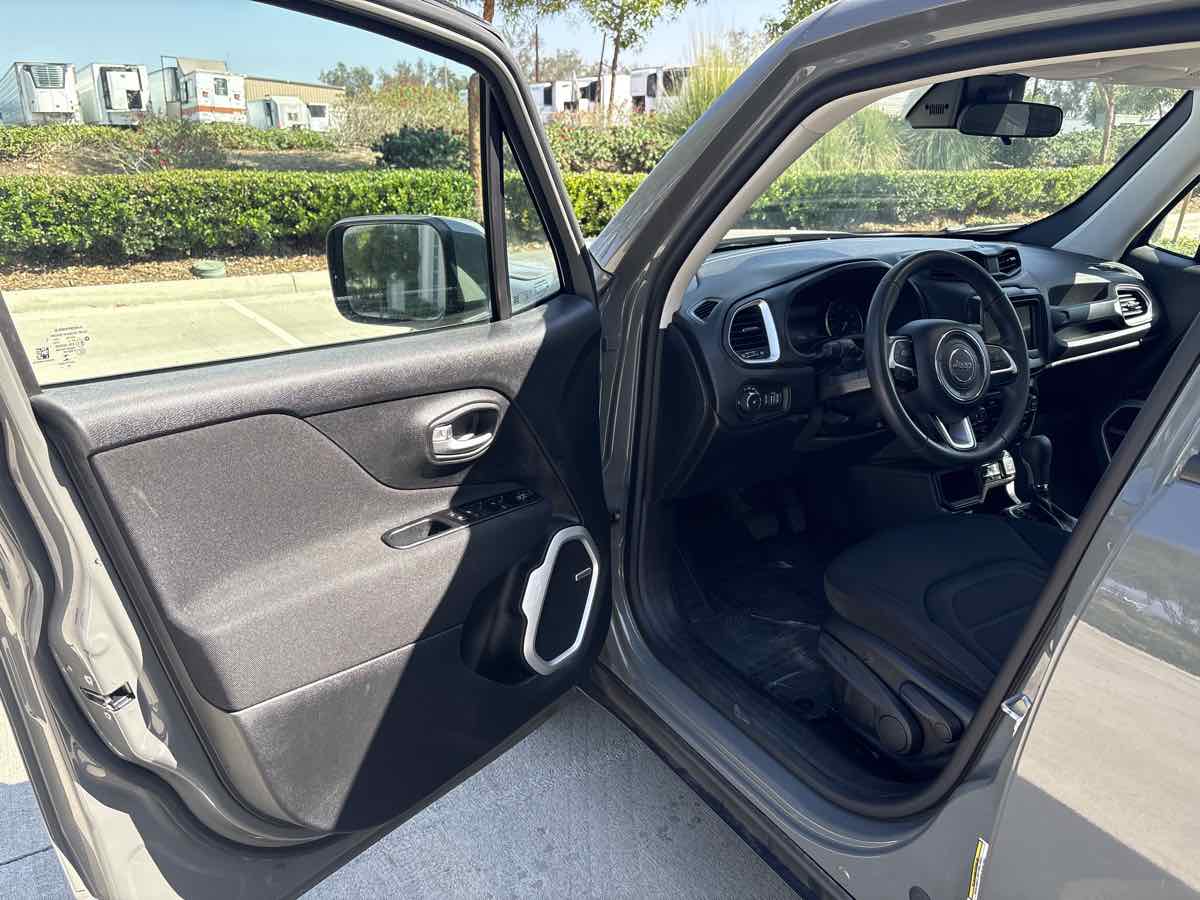 2021 Jeep Renegade Latitude photo 16