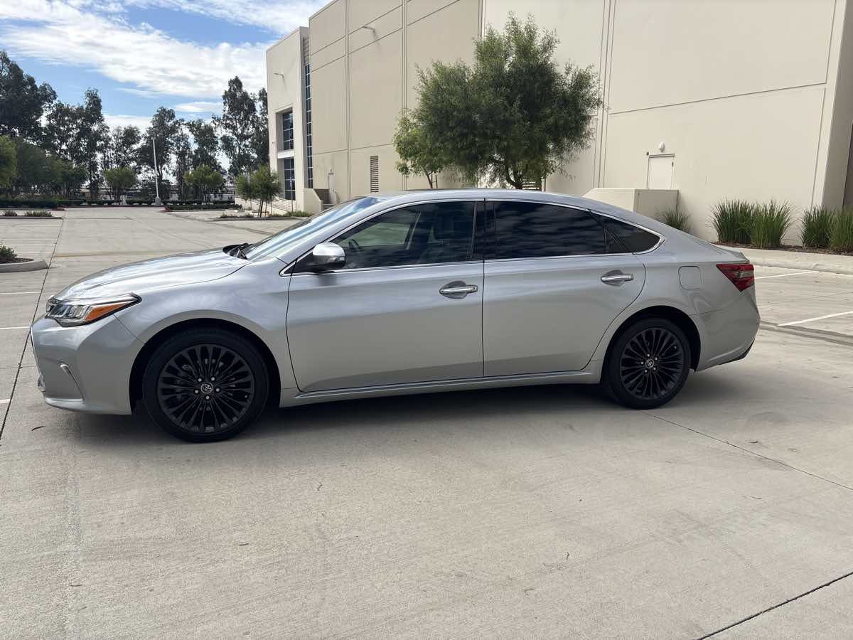 2016 Toyota Avalon Touring photo 2