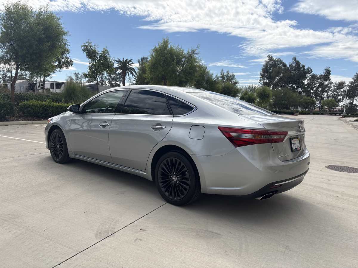 2016 Toyota Avalon Touring photo 3