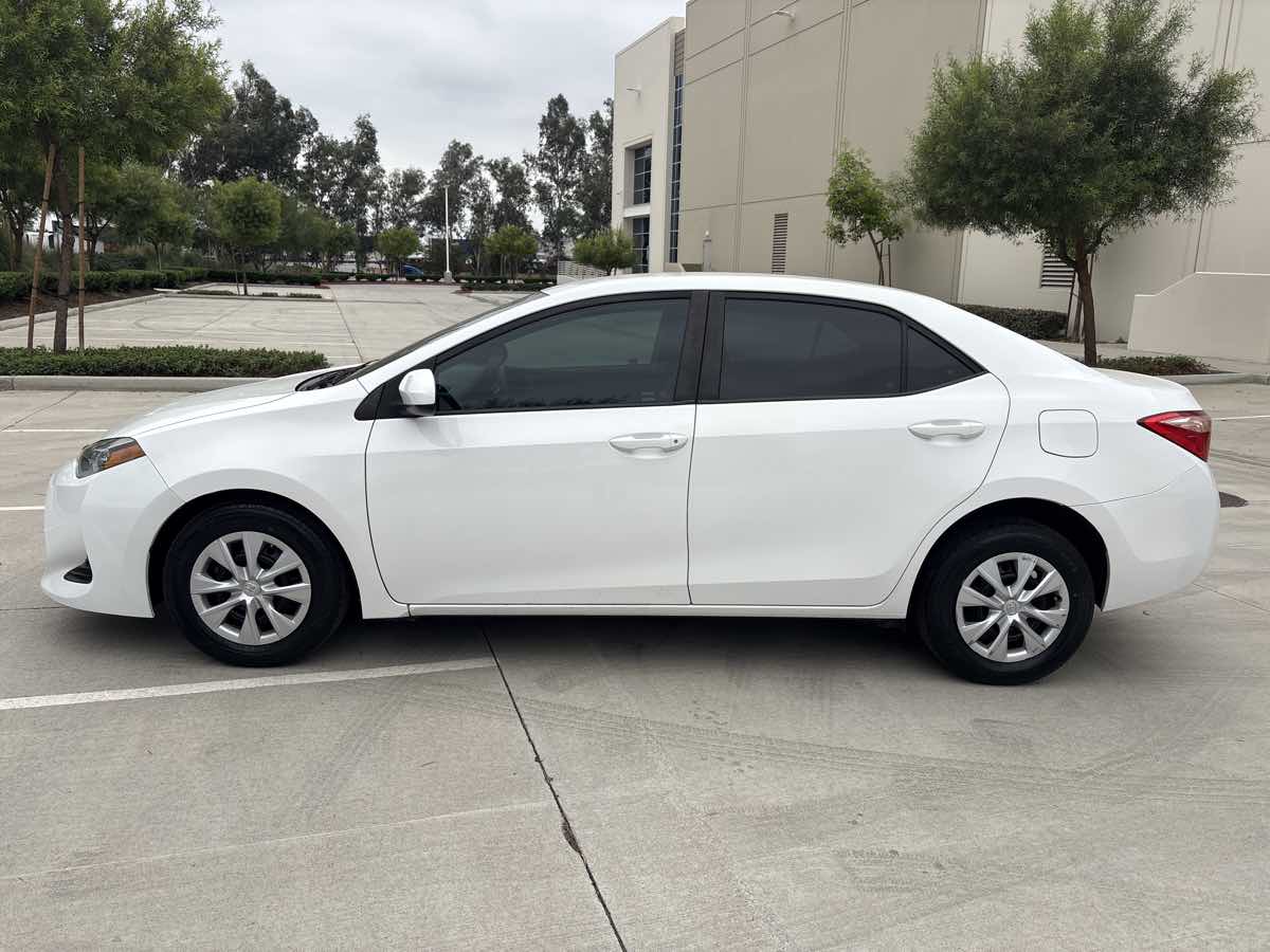 2019 Toyota Corolla L photo 2