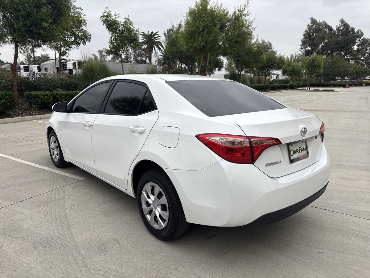 2019 Toyota Corolla L photo 3