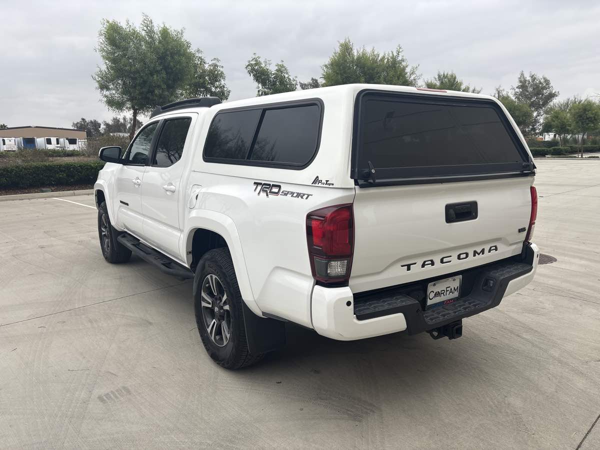 2019 Toyota Tacoma TRD Sport photo 2