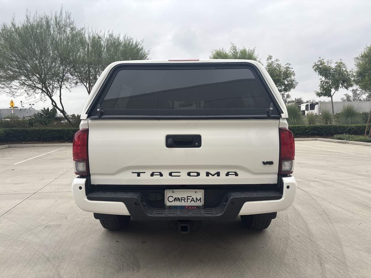 2019 Toyota Tacoma TRD Sport photo 3