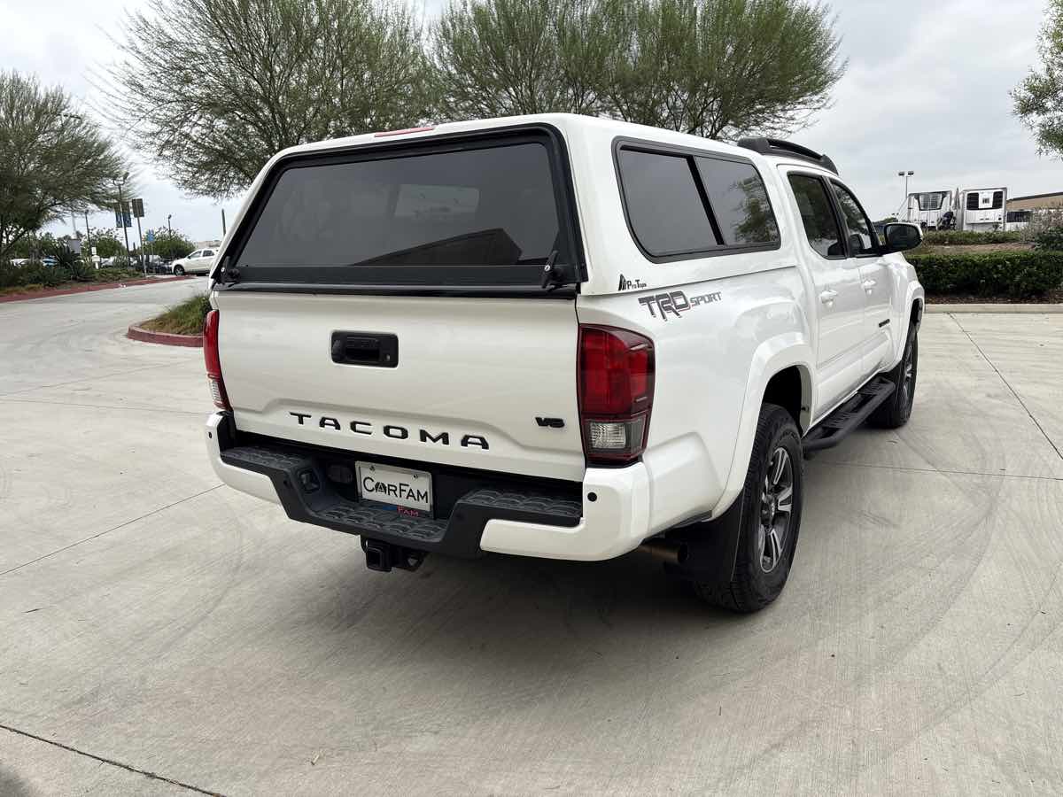 2019 Toyota Tacoma TRD Sport photo 4