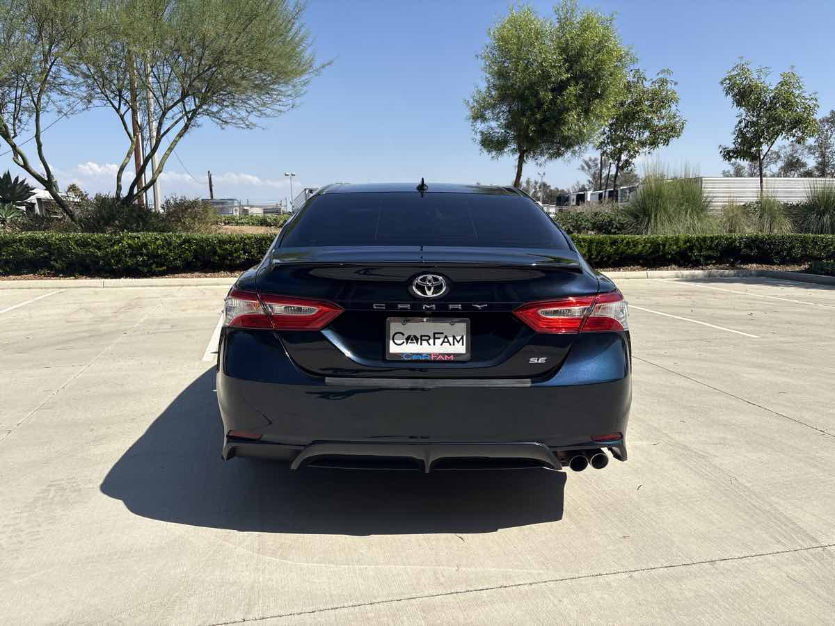 2020 Toyota Camry SE photo 4