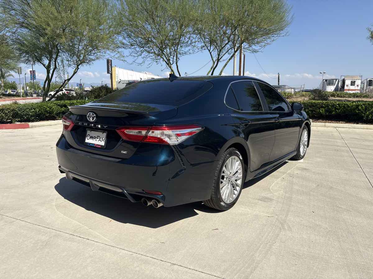2020 Toyota Camry SE photo 5