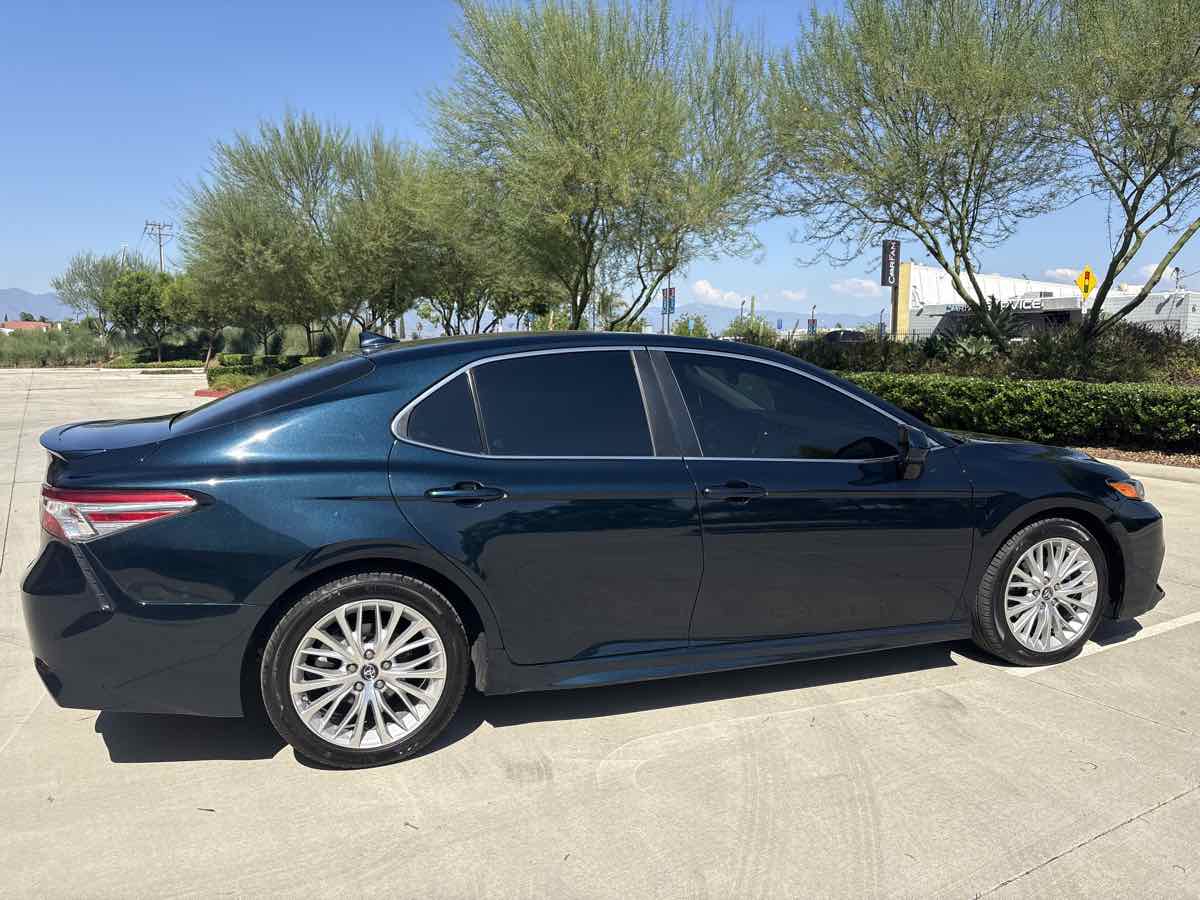 2020 Toyota Camry SE photo 6
