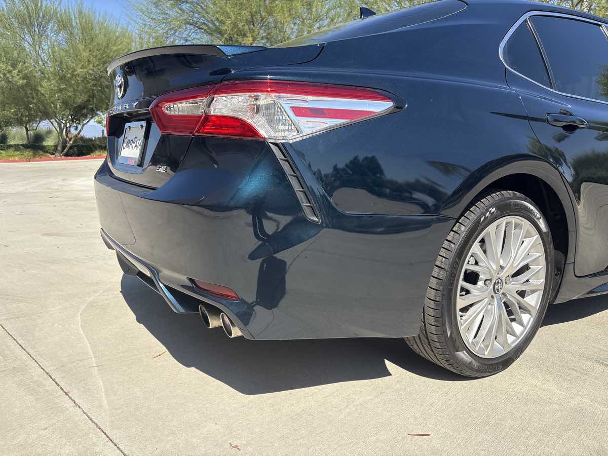 2020 Toyota Camry SE photo 9