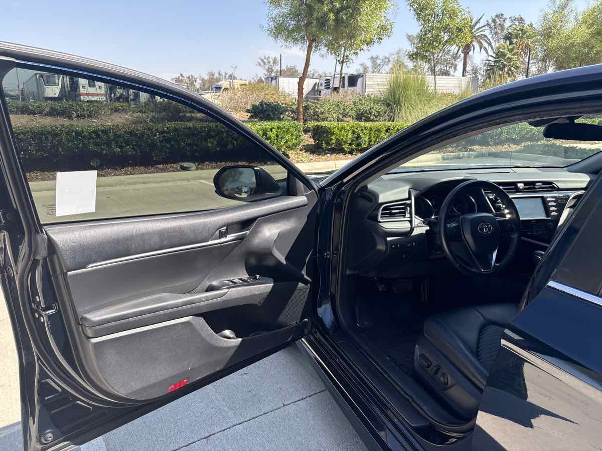 2020 Toyota Camry SE photo 14