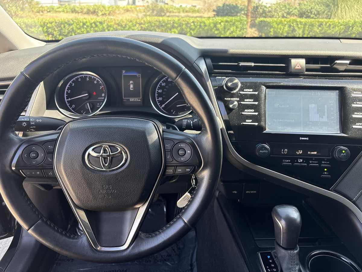 2020 Toyota Camry SE photo 15