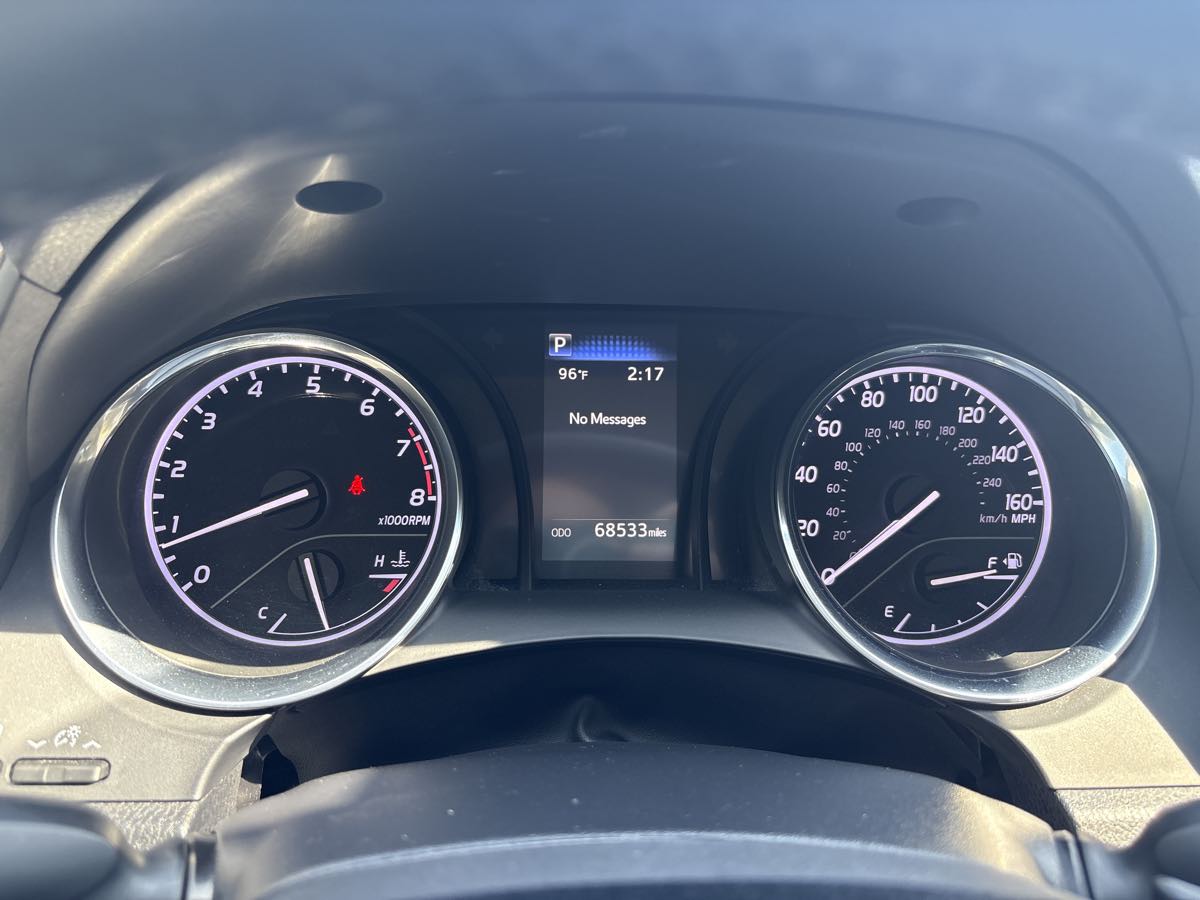 2020 Toyota Camry SE photo 16