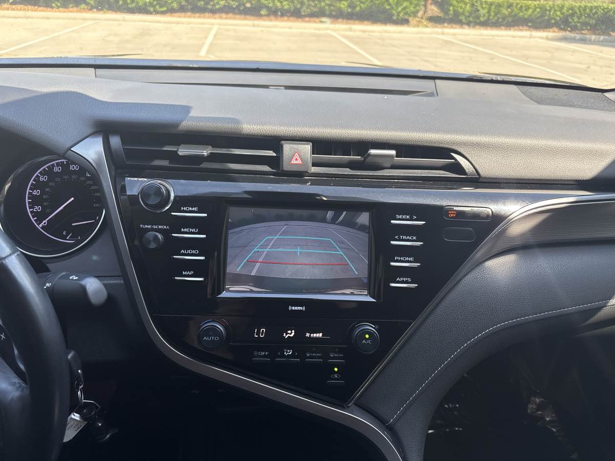 2020 Toyota Camry SE photo 19