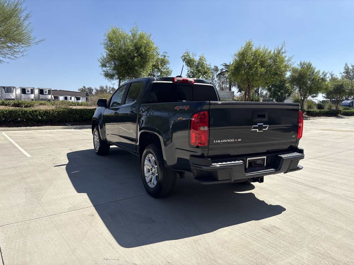 2018 Chevrolet Colorado LT photo 2