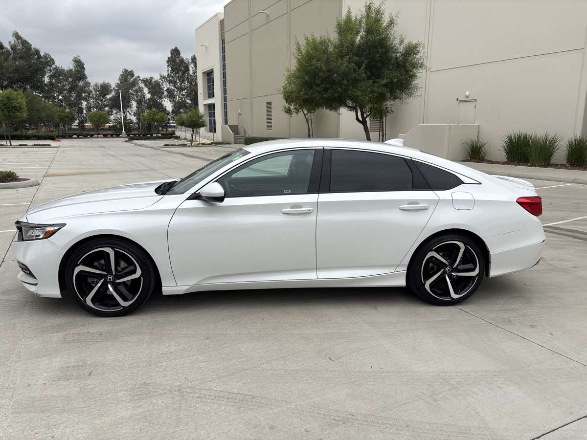 2020 Honda Accord Sport photo 2