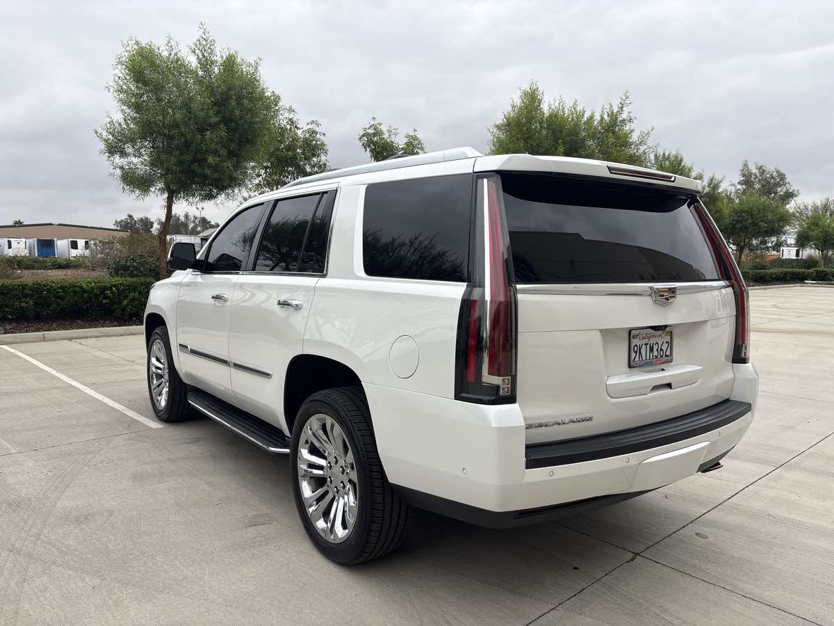 2017 Cadillac Escalade Premium Luxury photo 3