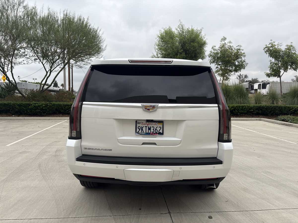 2017 Cadillac Escalade Premium Luxury photo 4