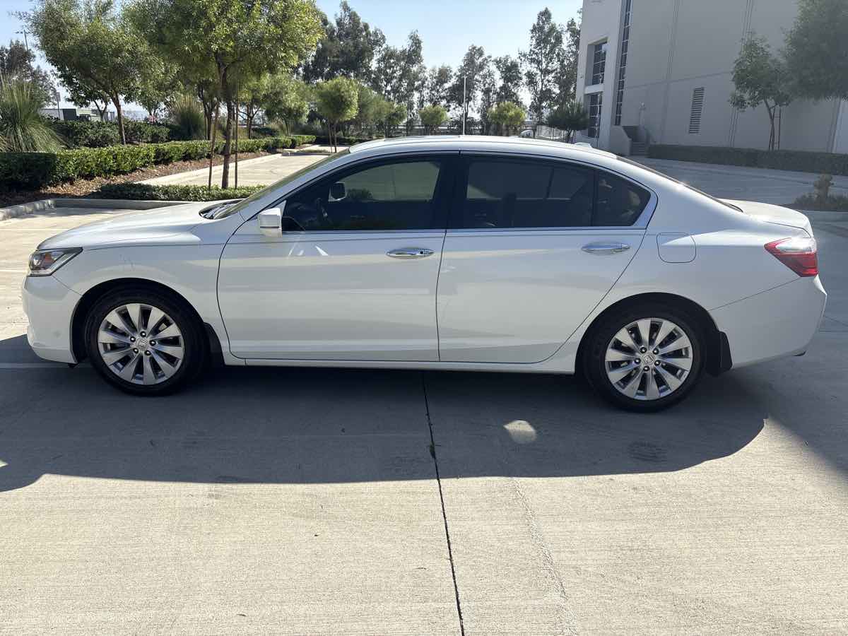 2014 Honda Accord Touring photo 2