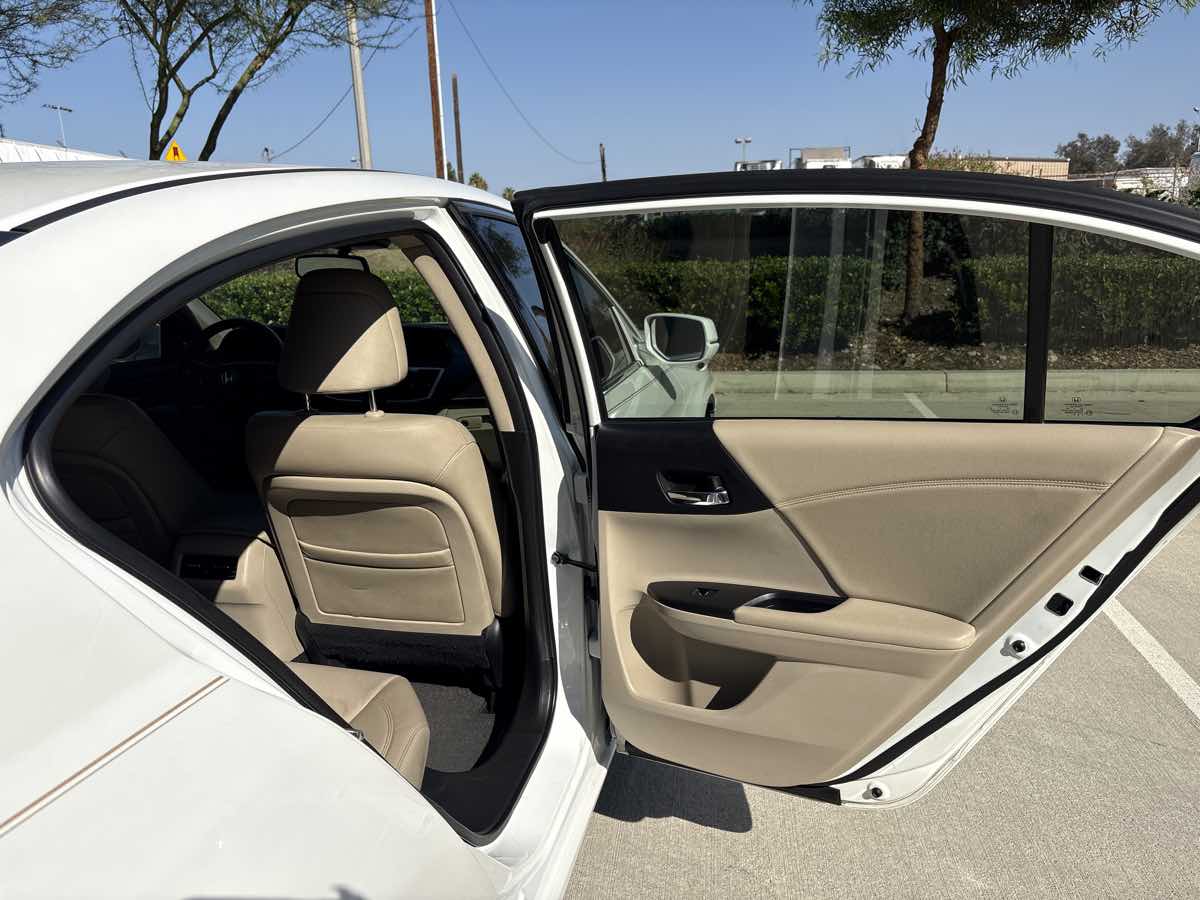 2014 Honda Accord Touring photo 13