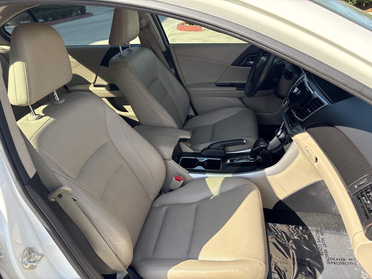 2014 Honda Accord Touring photo 16