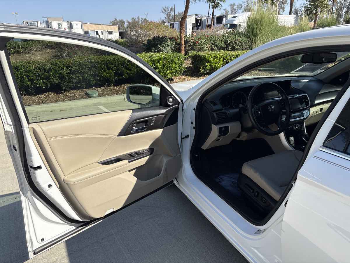 2014 Honda Accord Touring photo 17