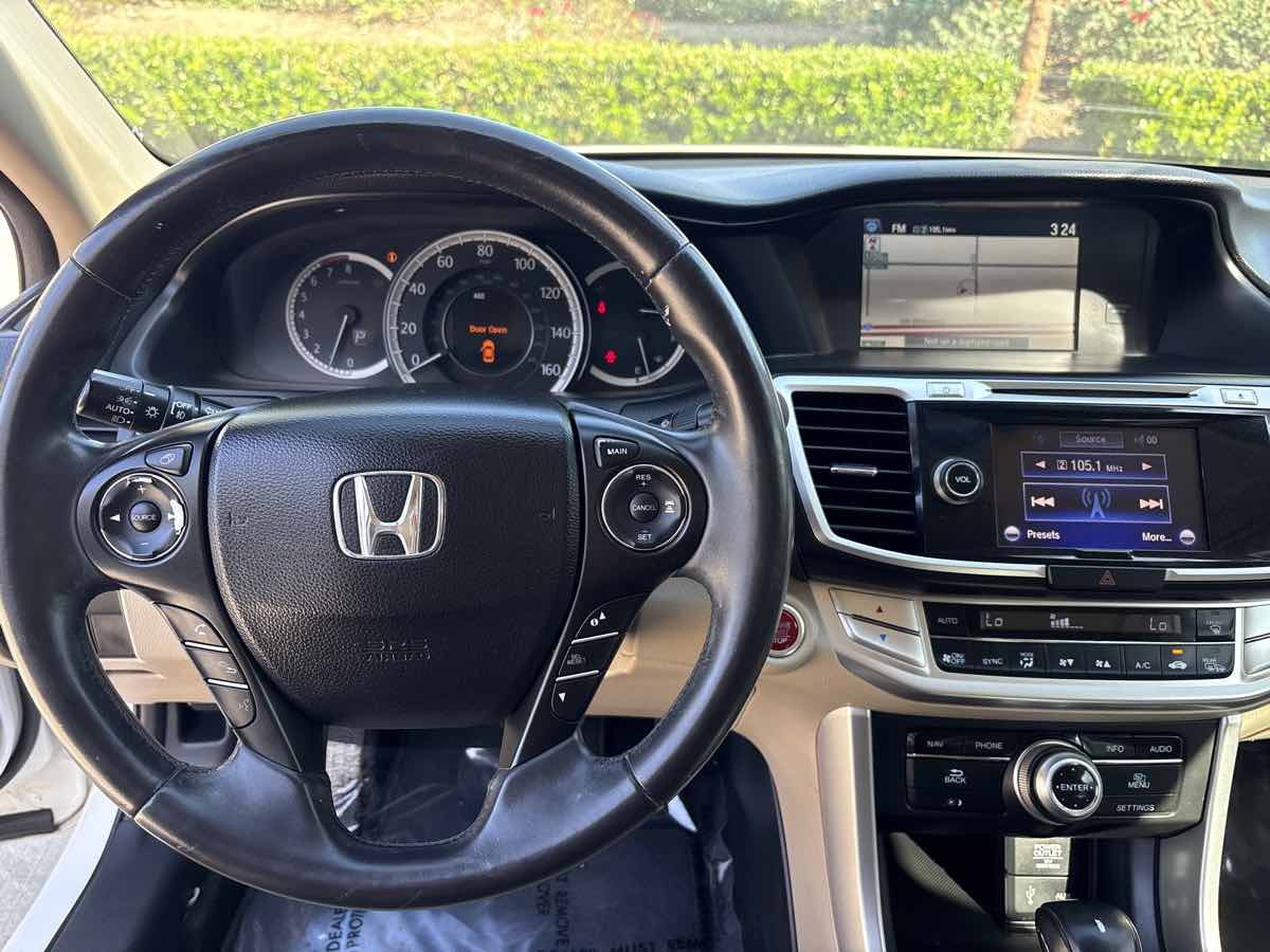 2014 Honda Accord Touring photo 19