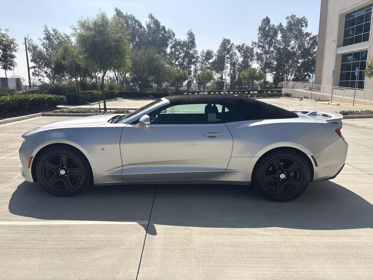 2018 Chevrolet Camaro 1LT photo 2