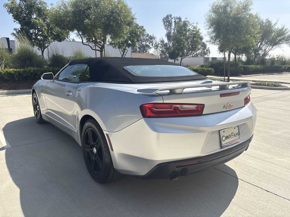 2018 Chevrolet Camaro 1LT photo 3