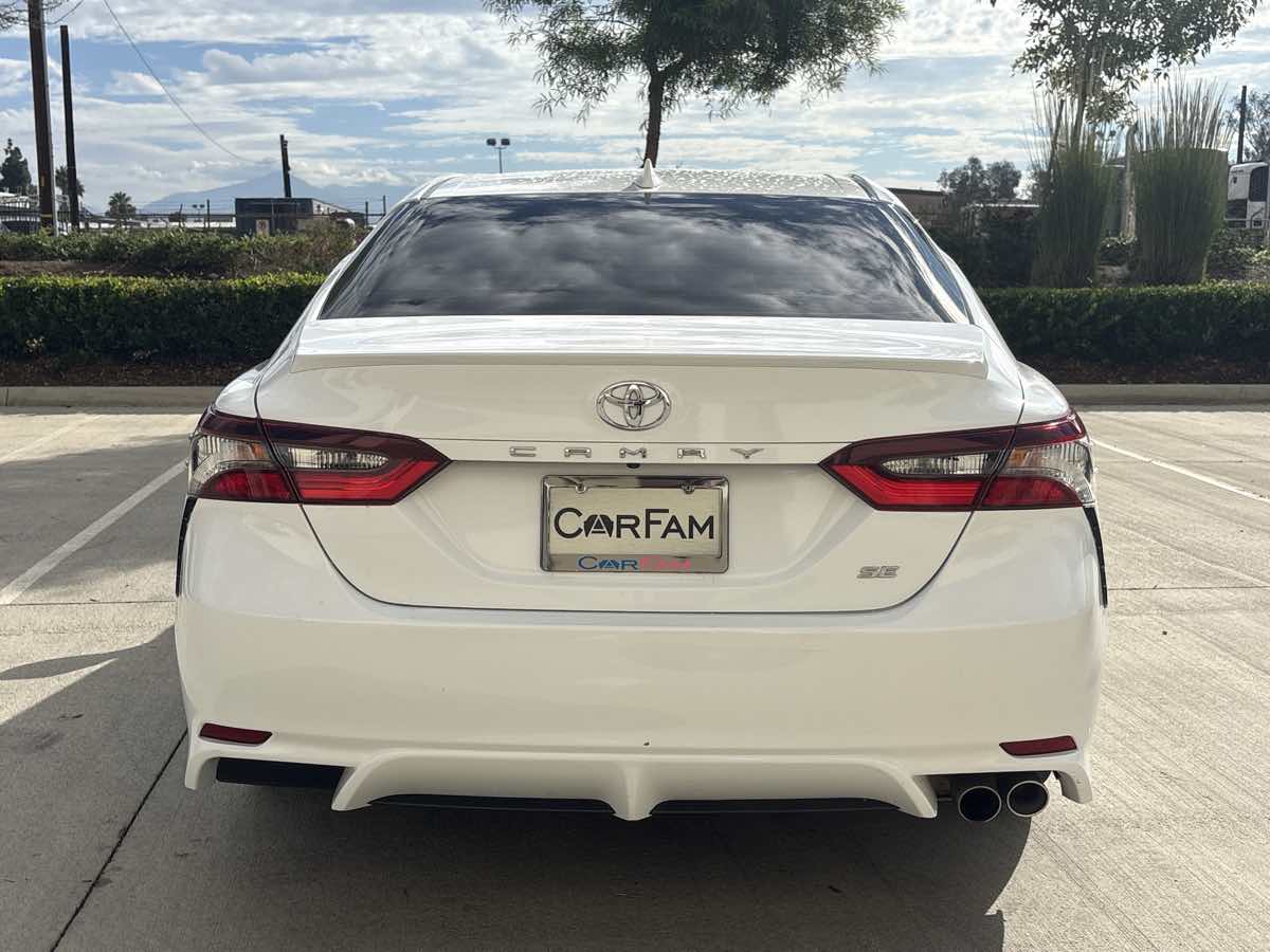 2021 Toyota Camry SE photo 4
