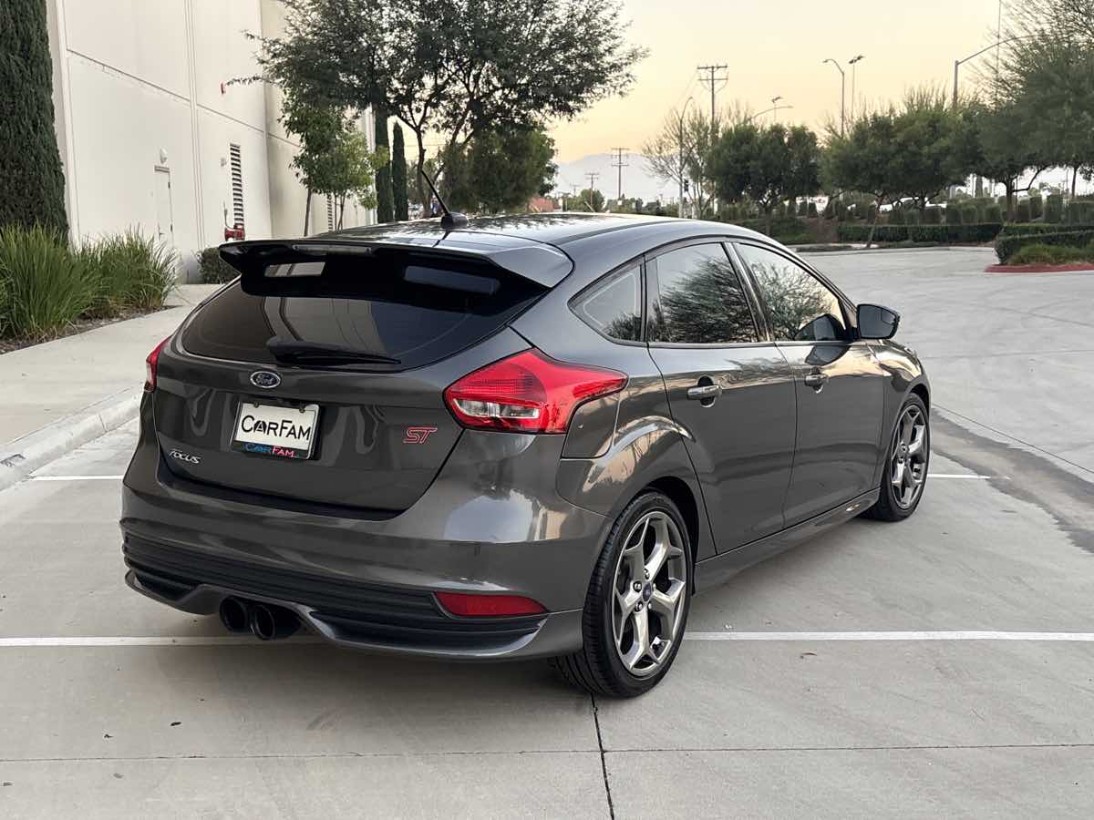 2017 Ford Focus ST photo 3