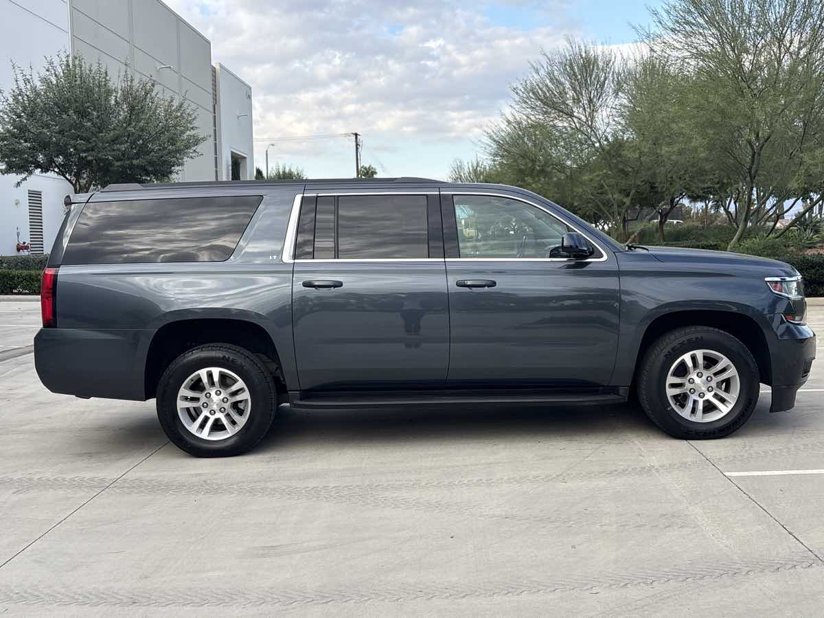 2020 Chevrolet Suburban LT photo 2