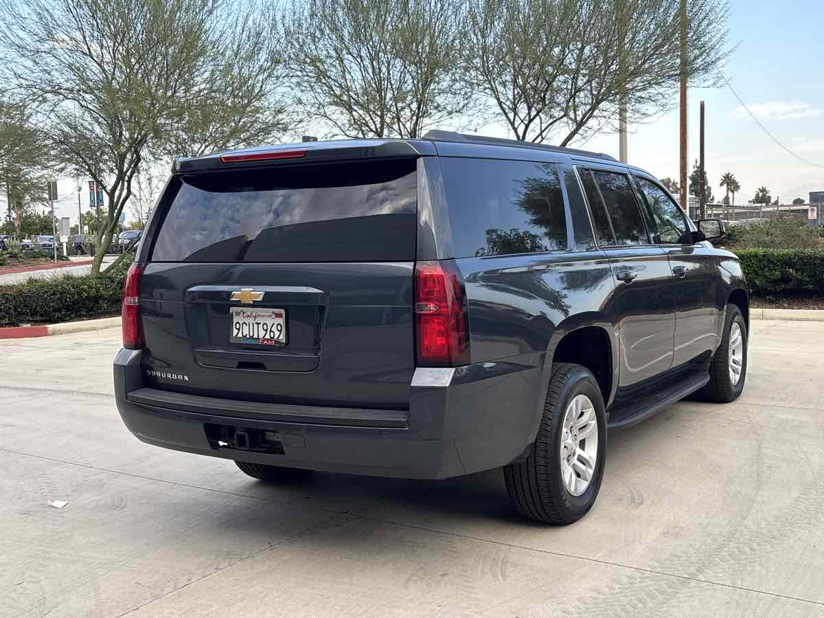 2020 Chevrolet Suburban LT photo 3