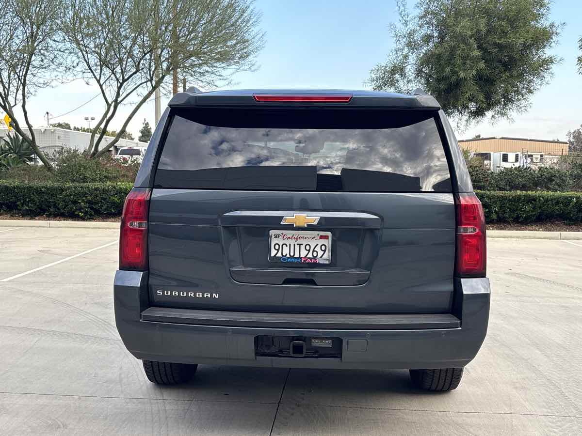 2020 Chevrolet Suburban LT photo 4