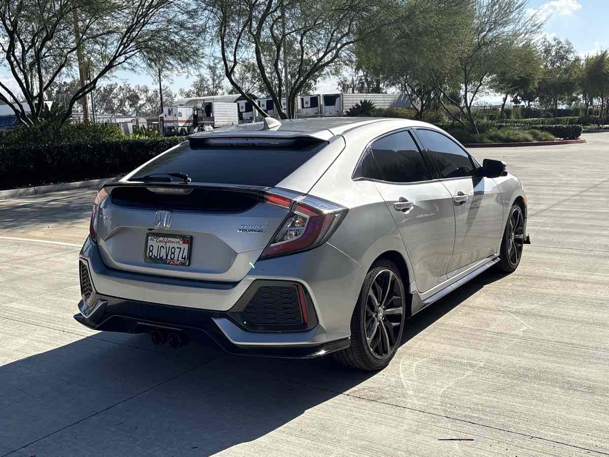 2018 Honda Civic Hatchback Sport Touring photo 2