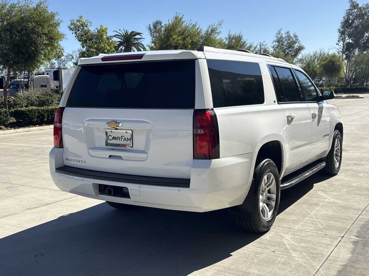2018 Chevrolet Suburban LT photo 4