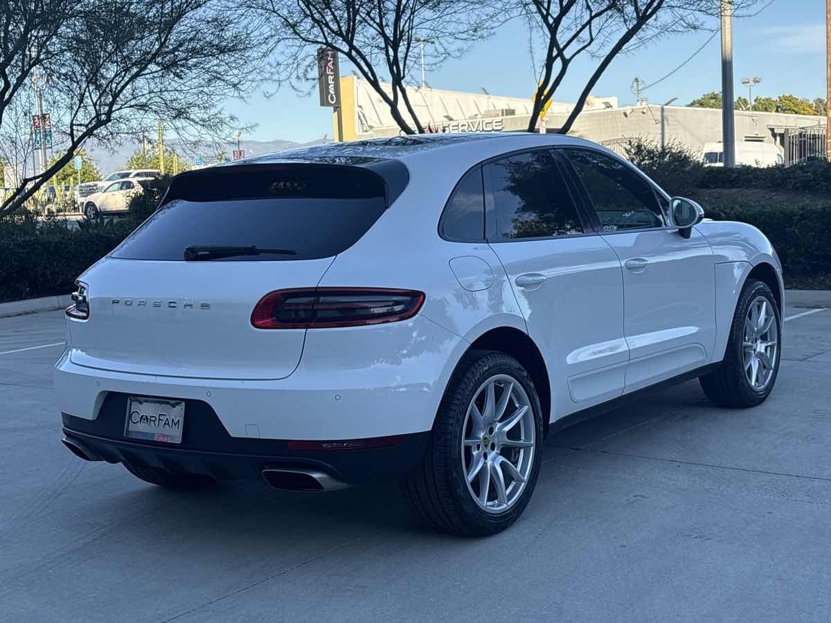 2018 Porsche Macan photo 3